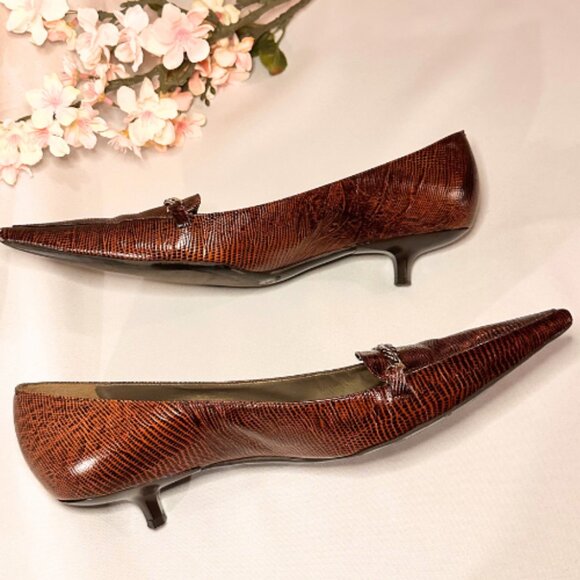 Vintage BCBGirls Low Heels - Picture 5 of 9